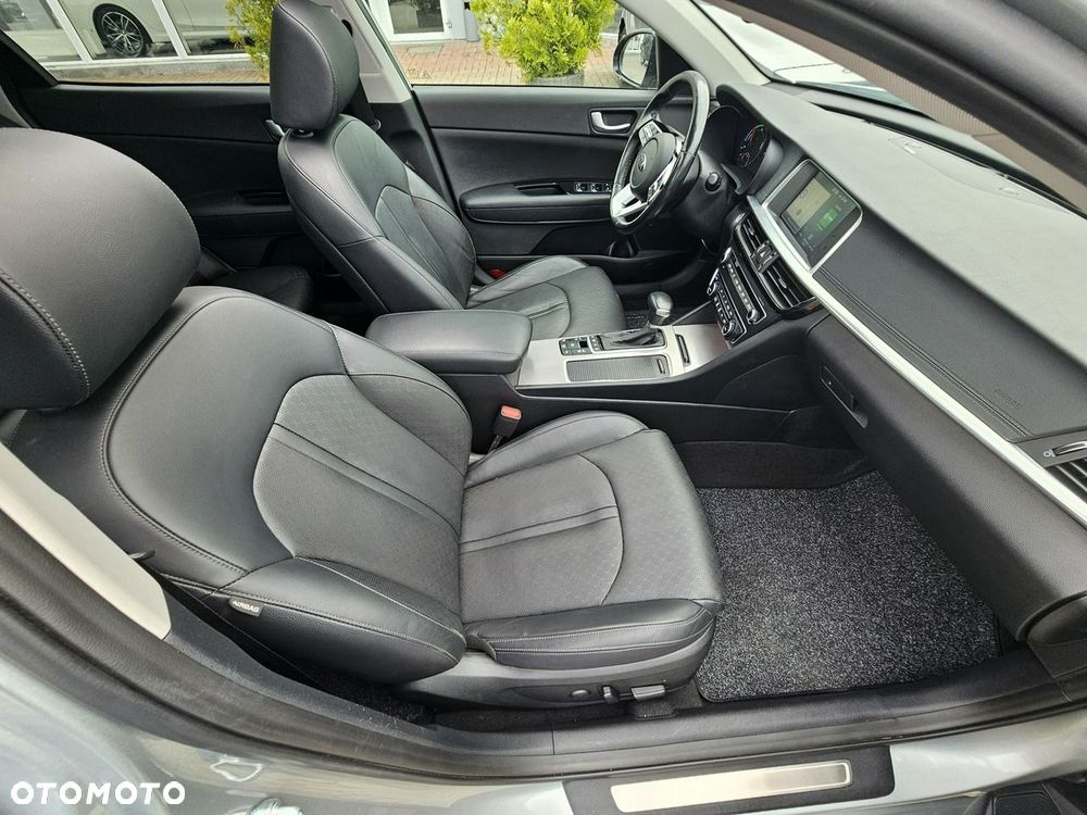 Kia Optima - 40