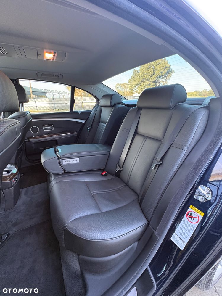 BMW Seria 7 740i - 12