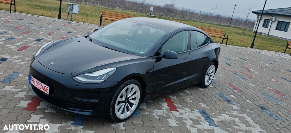 Tesla Model 3 - 3
