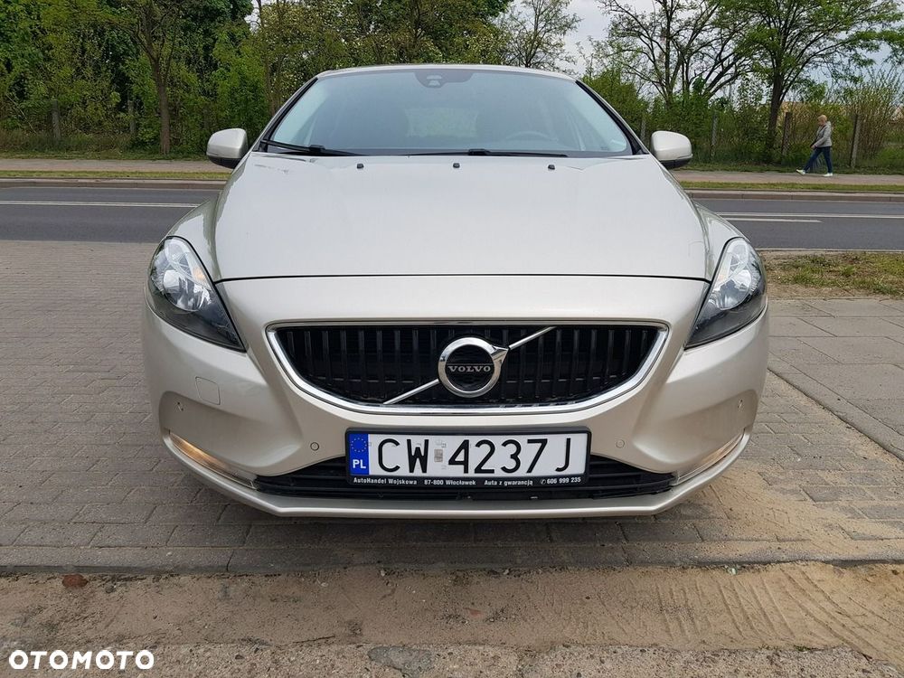 Volvo V40 T2 Momentum - 2