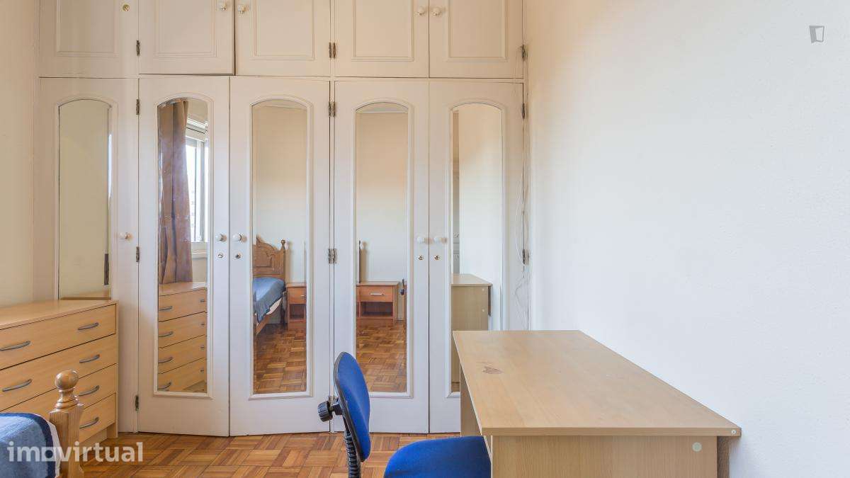 Quarto - localizado em Paranhos Porto - Grande imagem: 2/31