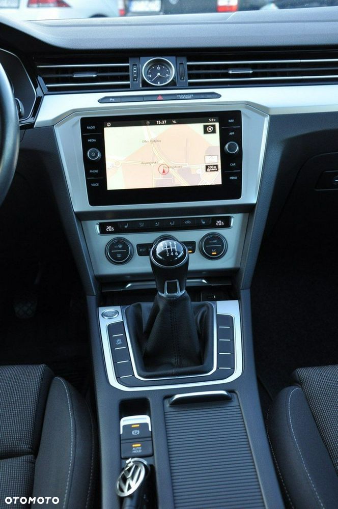 Volkswagen Passat - 22