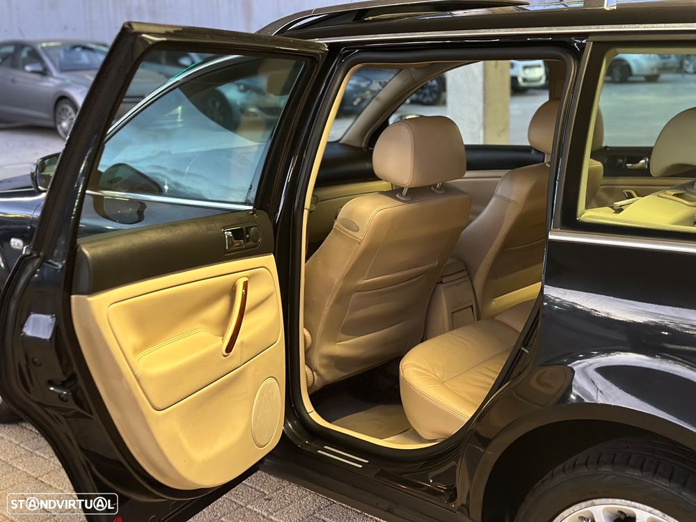 VW Passat Variant 1.9 TDi Highline Tip - 8