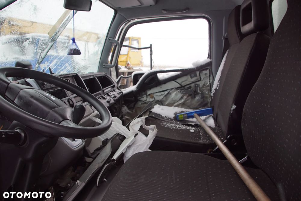 Auto na części - Fuso Canter 9C18 3.0 D 175 KM 4P10 Duonic 2020R Silnik Skrzynia Drzwi Lampa Lusterko Klamka Szyba Owiewka Osłona Kontener Zabudowa Deska Kokpit Sterownik Moduł Czujnik Licznik Panel - 10