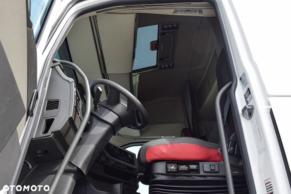 Volvo FH500 / EURO 6 / KLIMATYZACJA POSTOJOWA / ACC / LEDY / 2 ZBIORNIKI / FULL SPILERY / SERWISOWANY / SPROWADZONY - 20