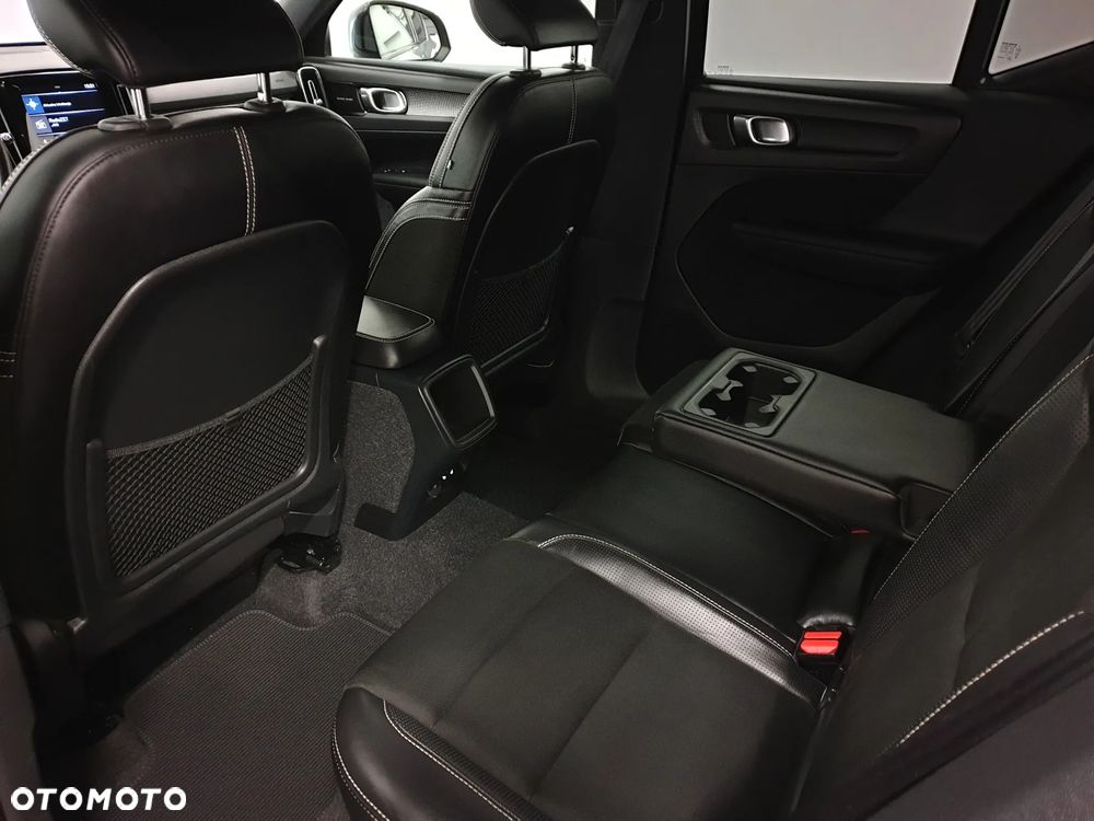 Volvo XC 40 D4 AWD R-Design - 39