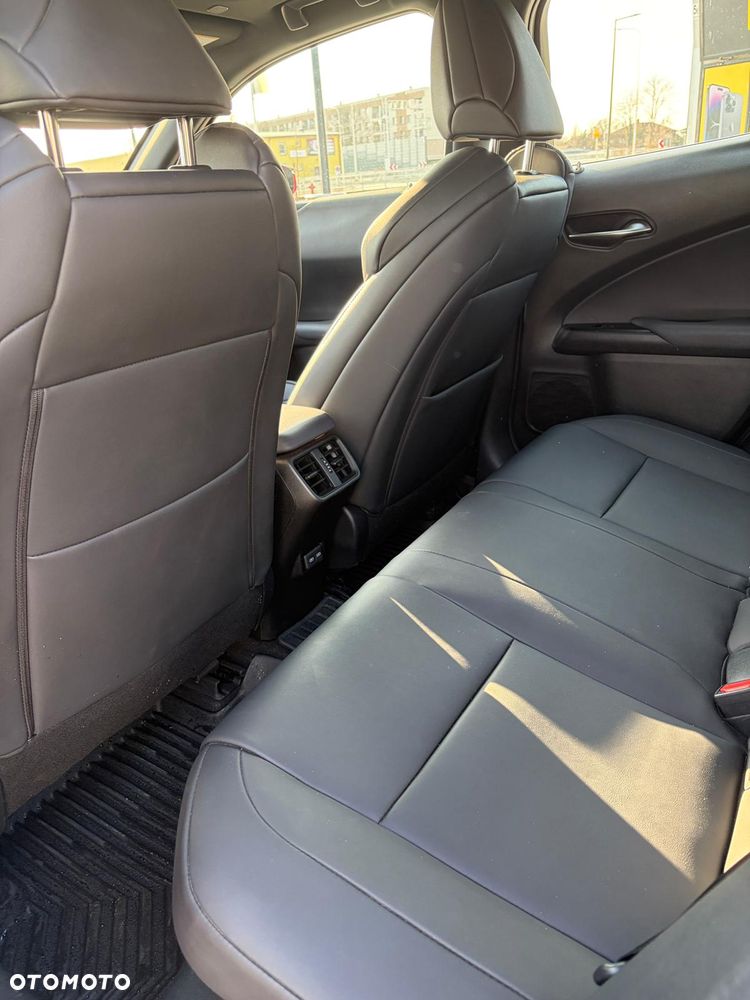 Lexus UX - 11