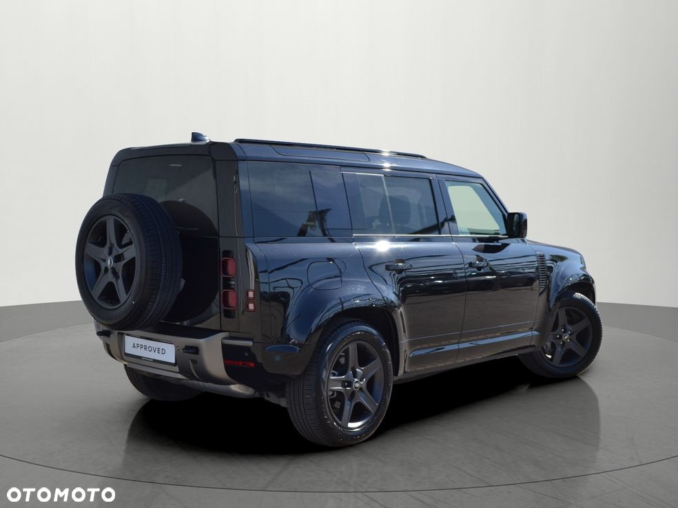 Land Rover Defender 110 D300 X-Dynamic SE - 4