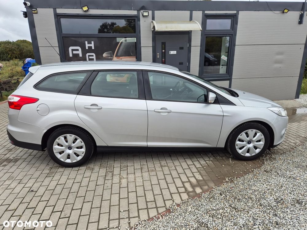 Ford Focus 1.6 TDCi DPF Champions Edition - 6