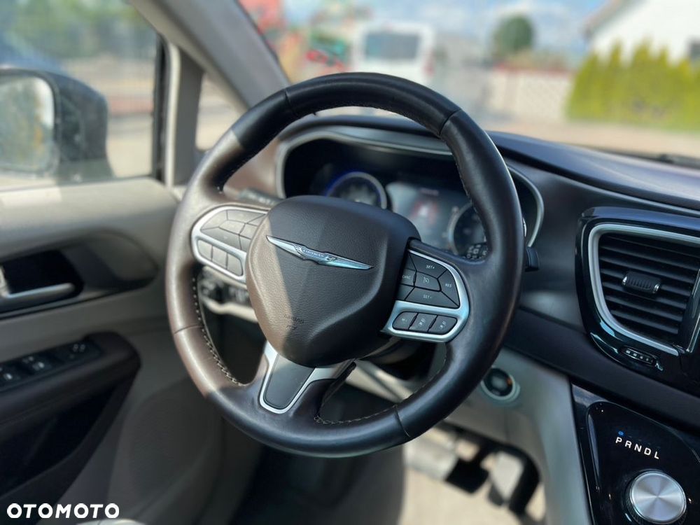 Chrysler Pacifica - 6