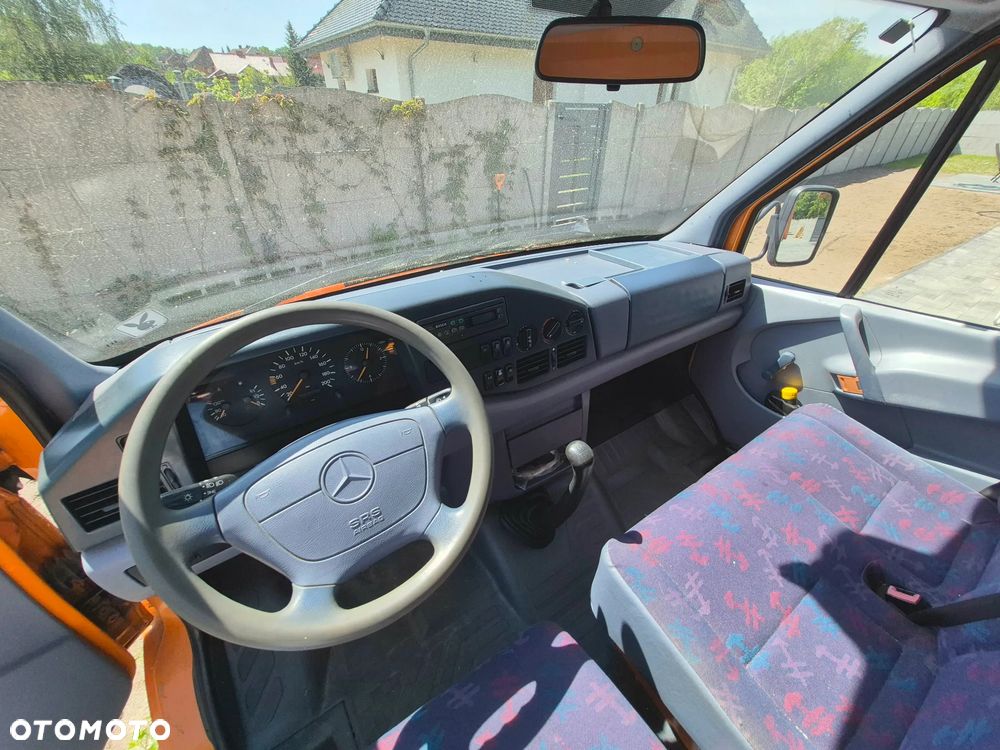Mercedes-Benz Sprinter - 11