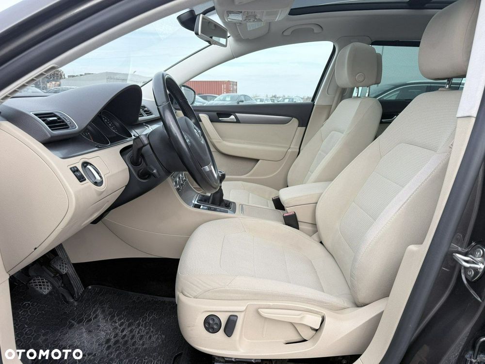 Volkswagen Passat - 25