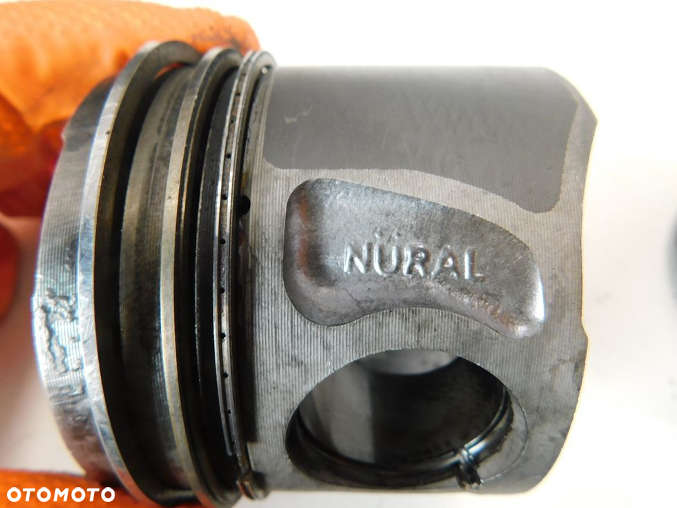 Tłok tłok Opel Vectra C Zafira B 1.9 16V CDTI Alfa Romeo 156 159 147 - 12