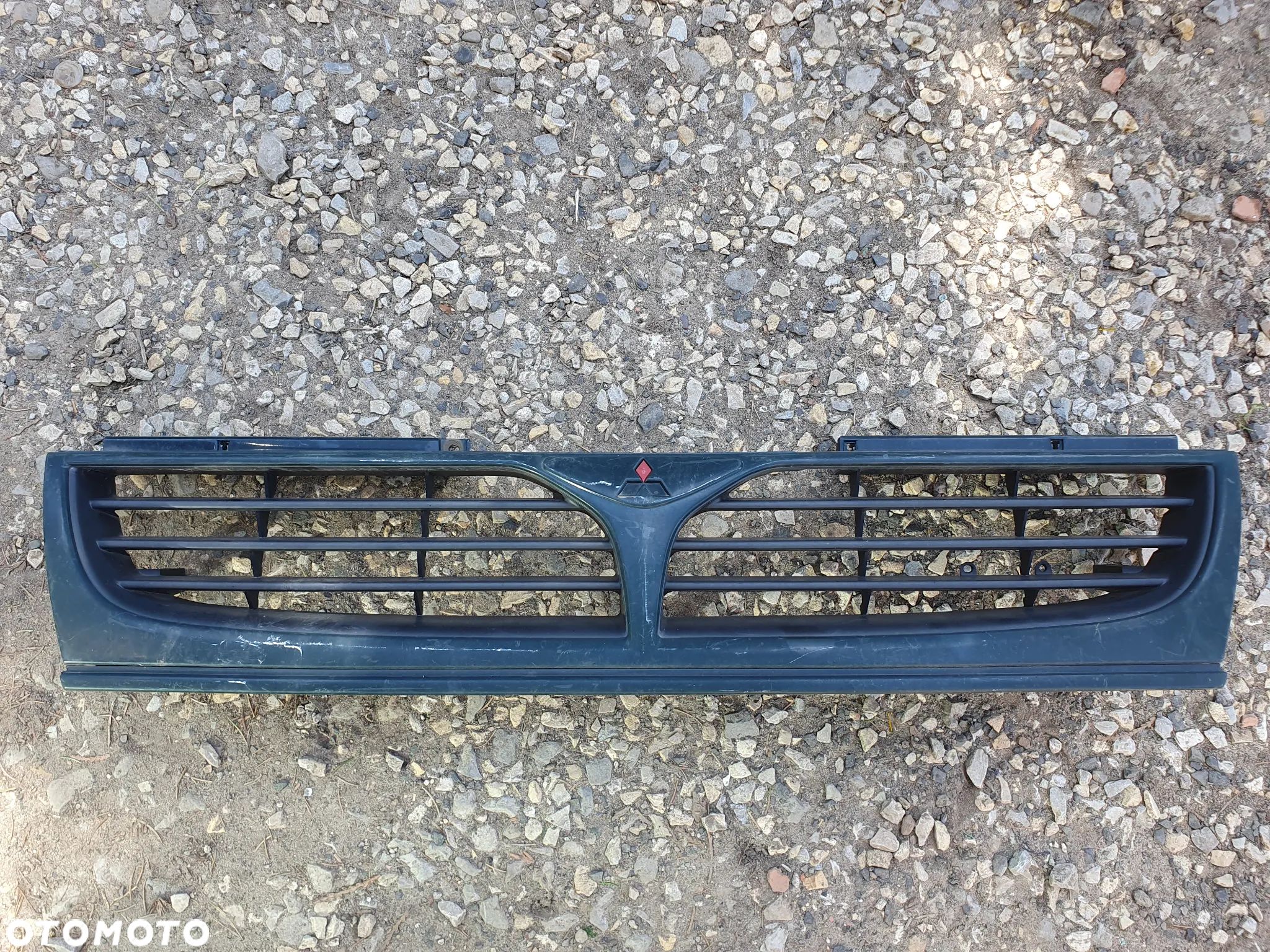 MITSUBISHI SPACE WAGON SPACE RUNNER N10 GRILL PRZEDNIA ATRAPA PRZÓD EMBLEMAT MR1555545 - 1