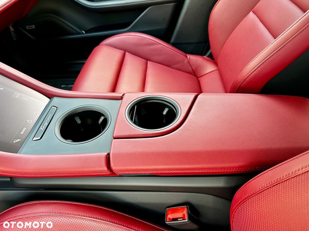 Porsche Taycan 4S Performance Plus - 11