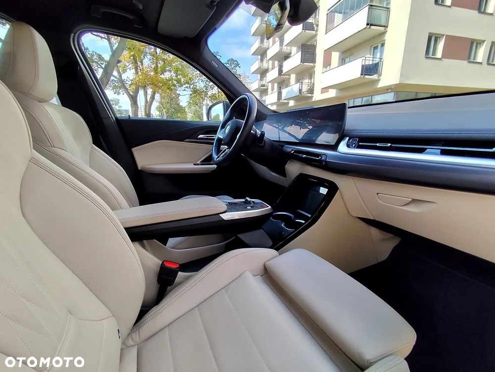 BMW iX1 xDrive30 66.5kWh M Sport - 11