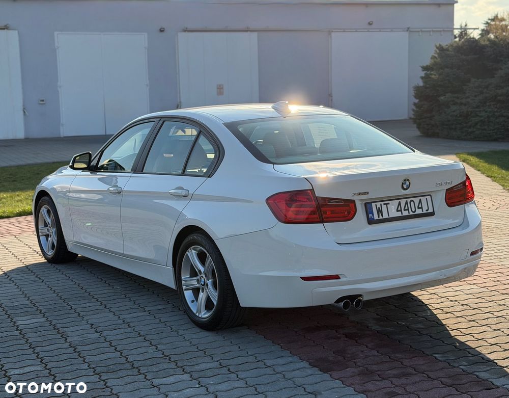 BMW Seria 3 328i xDrive Luxury Line - 4