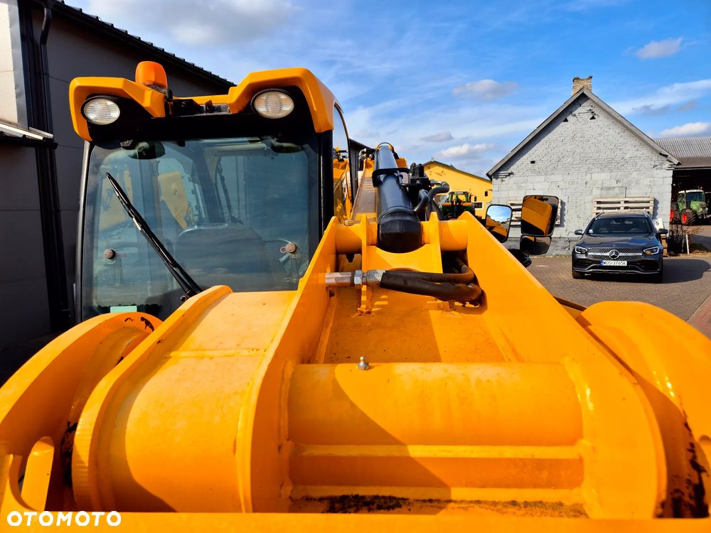 JCB 535 95 Agri Super 541 70 535 125 Agri Super 536 70 530 70 MANITOU CLAAS - 8