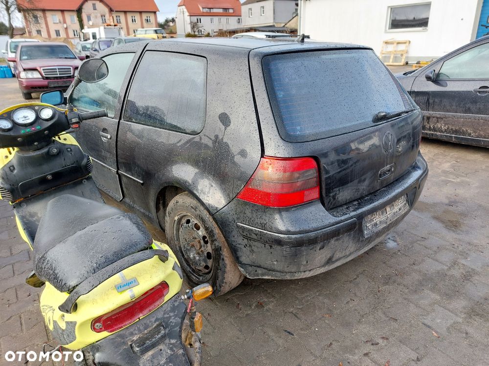 VW GOLF IV 4 na części  z 2000 r-1,4 16V benz  i 1999r.-2,0benzyna - 7