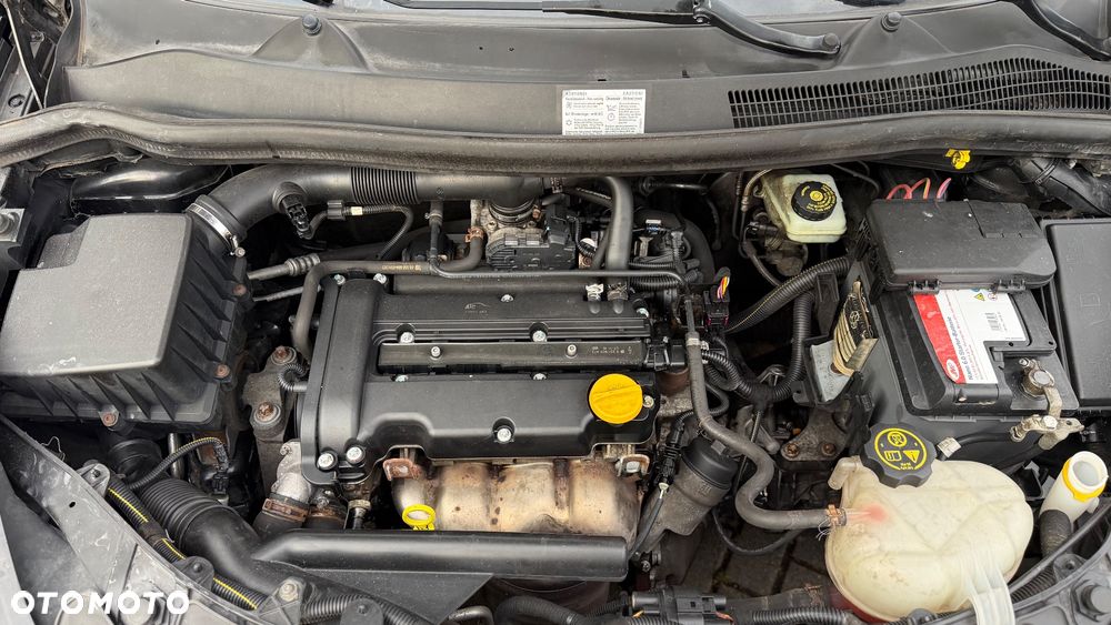 Opel Corsa 1.4 16V Cosmo - 27