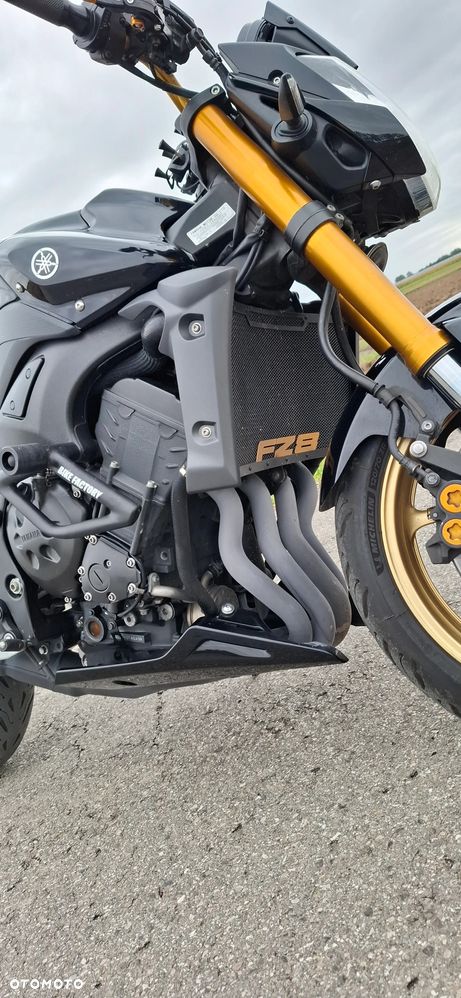Yamaha FZ8 - 4