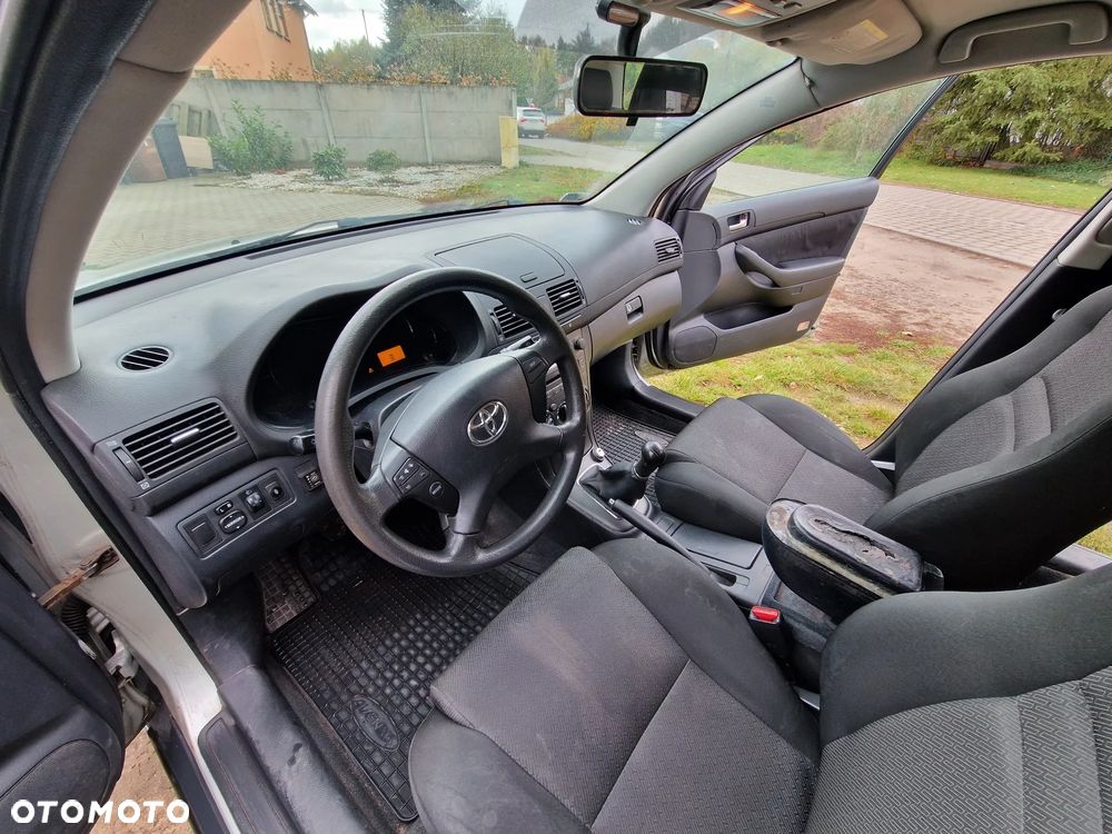 Toyota Avensis 1.6 VVT-i Terra - 4