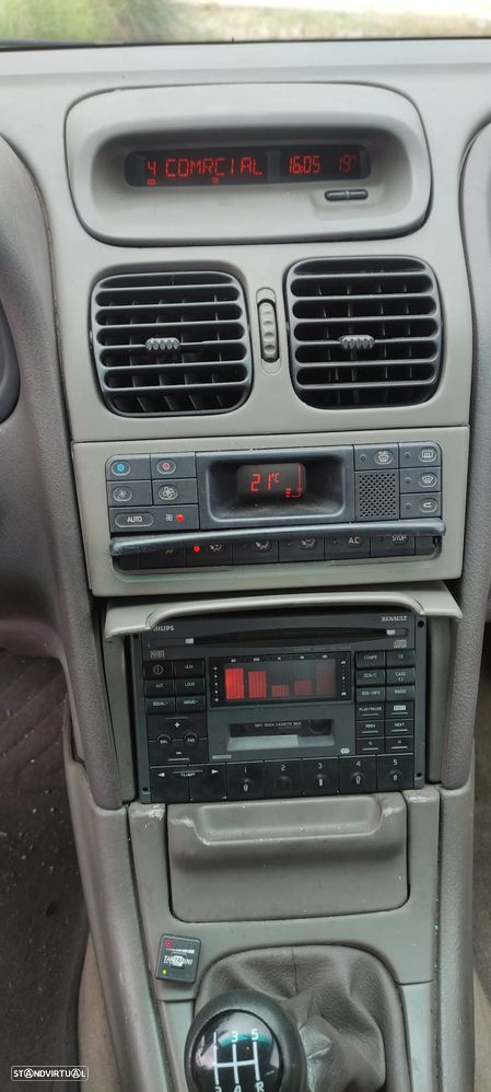 Renault Laguna 3.0 i V6 Baccara - 4