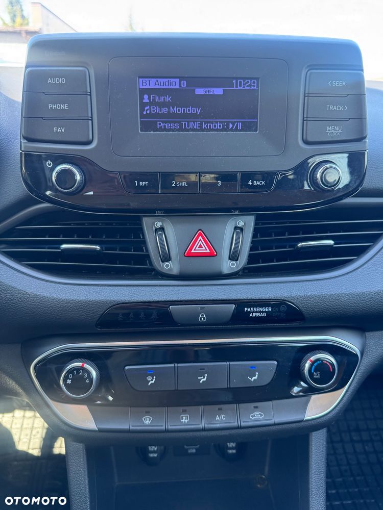 Hyundai i30 1.5 DPI Classic + - 11