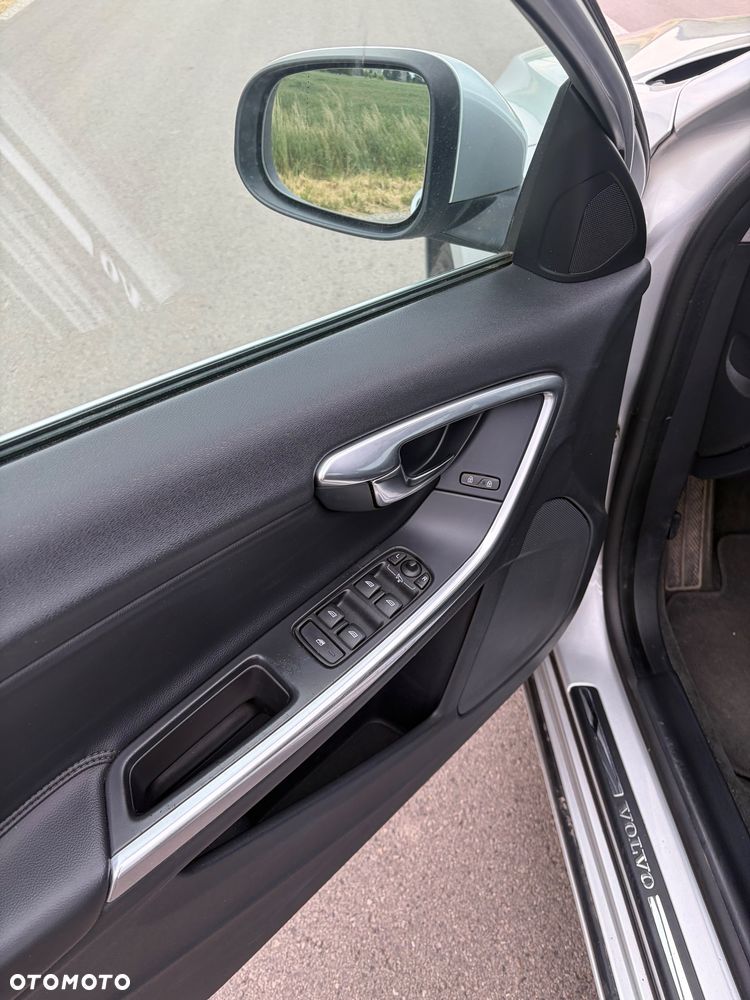 Volvo V60 D2 Momentum - 12