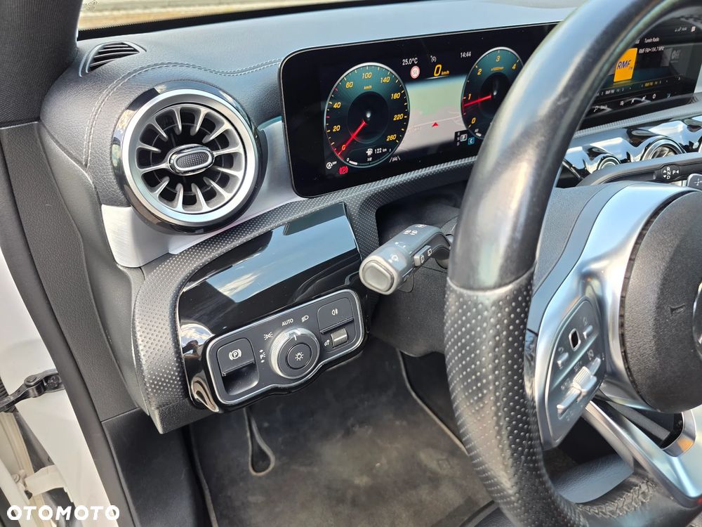 Mercedes-Benz Klasa A 200 d AMG Line 8G-DCT - 17