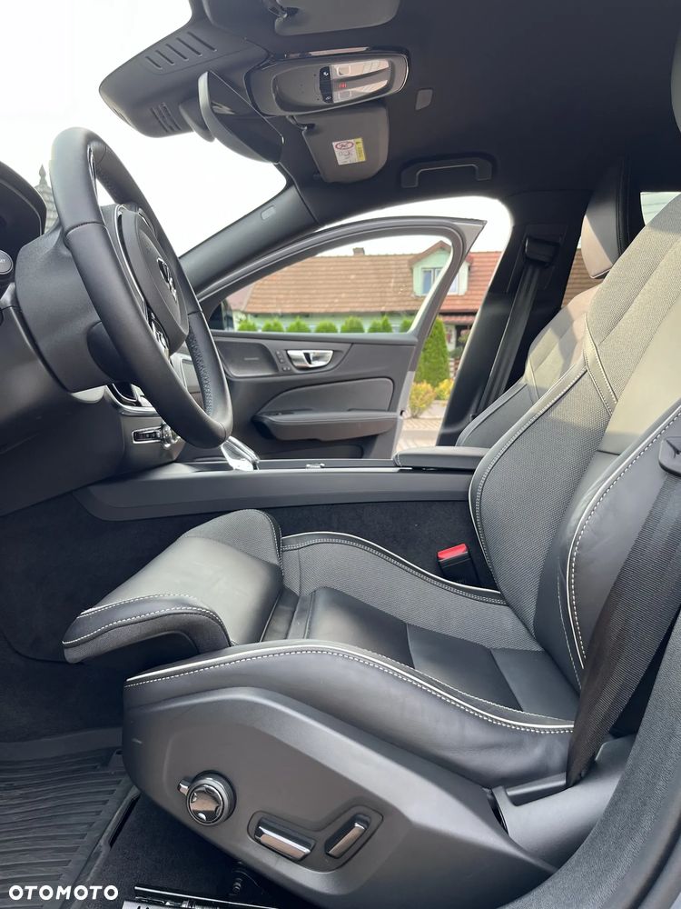 Volvo V60 B4 B Plus Dark - 12