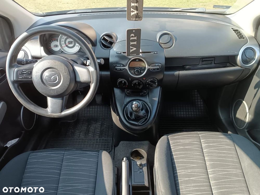 Mazda 2 - 3