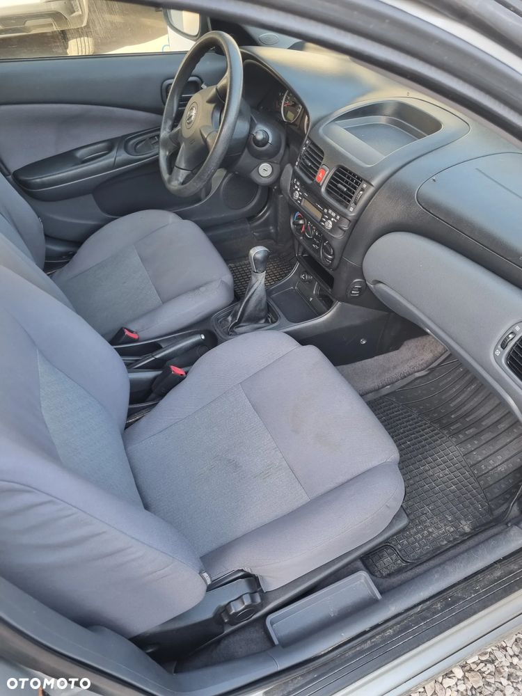 Nissan Almera 1.5 acenta PLUS - 10