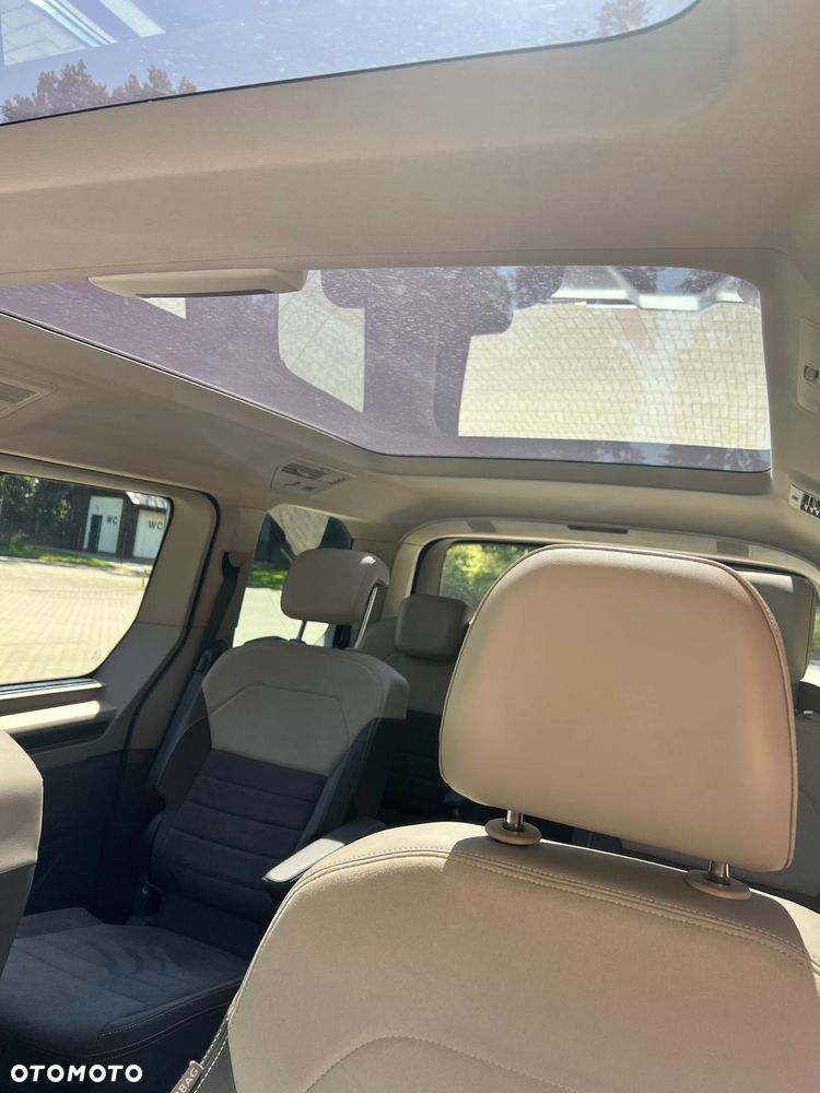 Volkswagen Multivan - 11