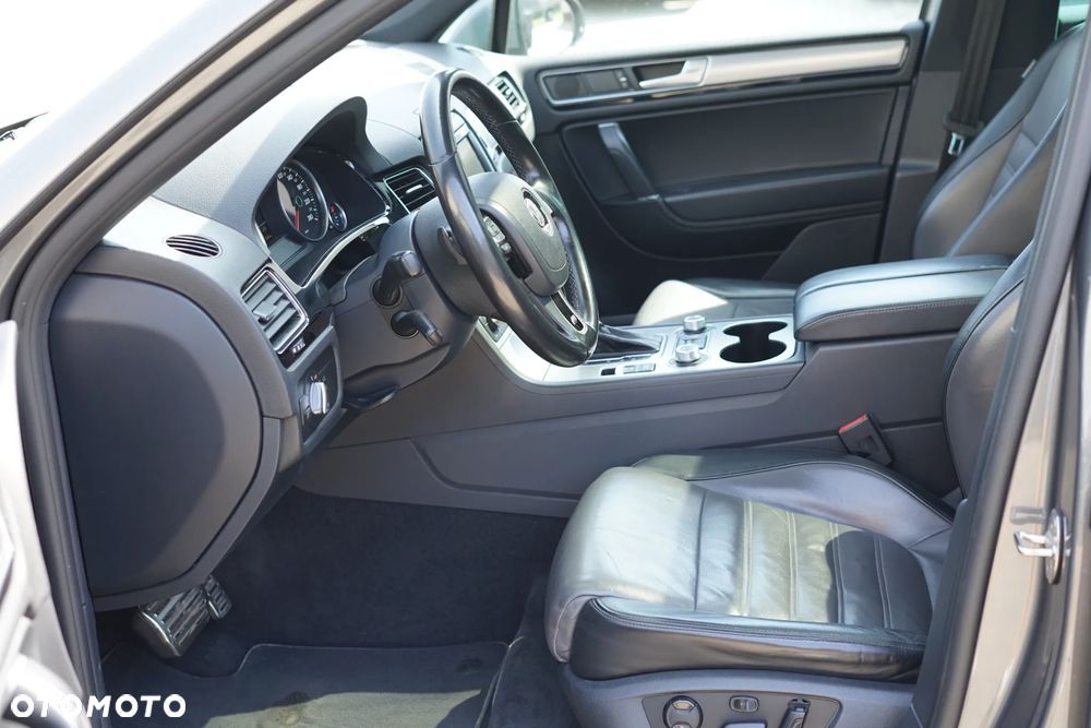 Volkswagen Touareg 3.0 V6 TDI BMT Perfectline R-Style - 12
