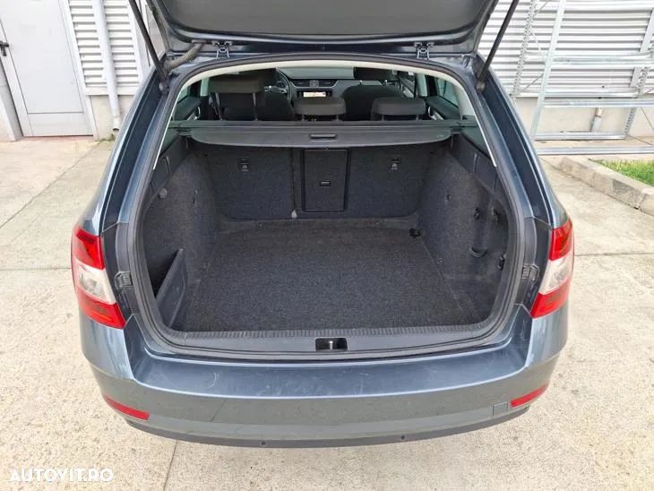 Skoda Octavia Combi Diesel 1.6 TDI DSG Ambition - 17