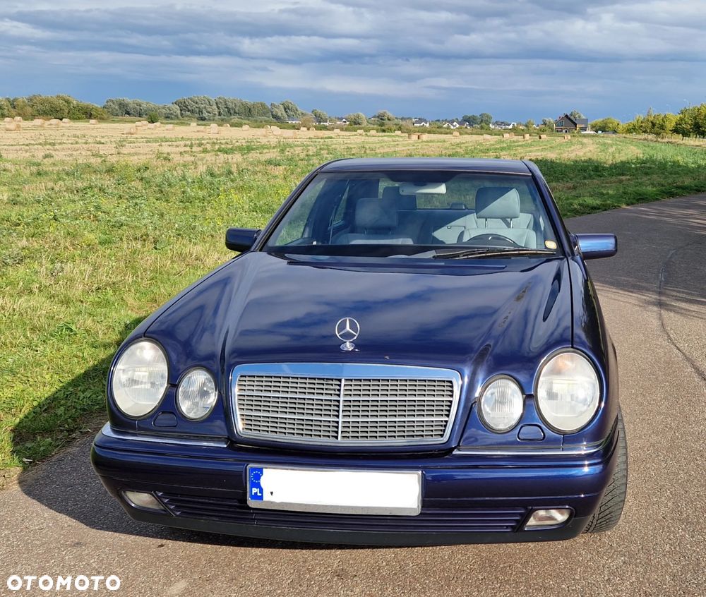 Mercedes-Benz Klasa E 320 4-Matic Classic - 6
