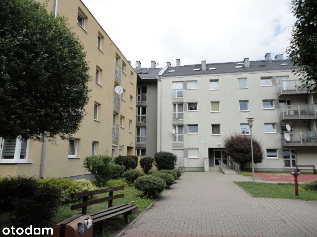 ok. Pl. Grunwaldzkiego,budynek z 2000r.,51m2,MIEJSKIE MEDIA