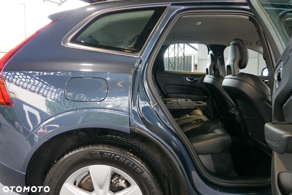 Volvo XC 60 B4 D Momentum Pro - 11