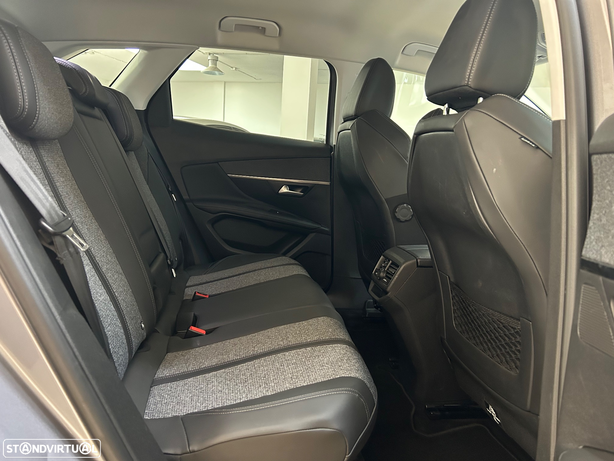 Peugeot 3008 1.2 PureTech Allure EAT6 - 22