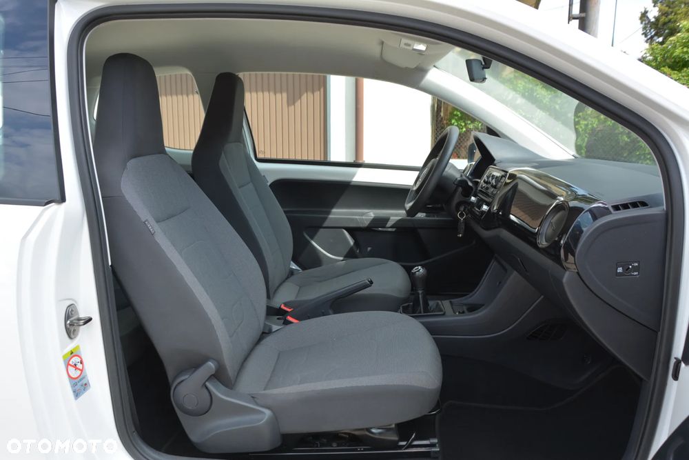 Volkswagen up! (BlueMotion Technology) move - 11