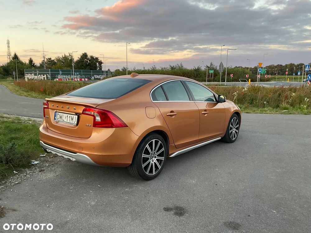 Volvo S60 D3 R-Design - 4