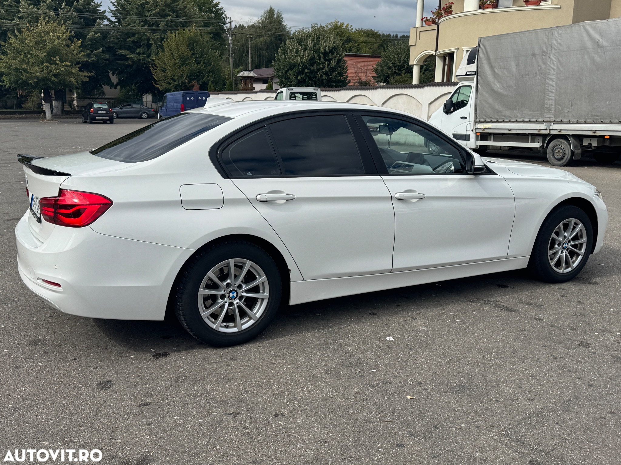 BMW Seria 3 318d Touring Aut. Blue Performance Sport Line - 2