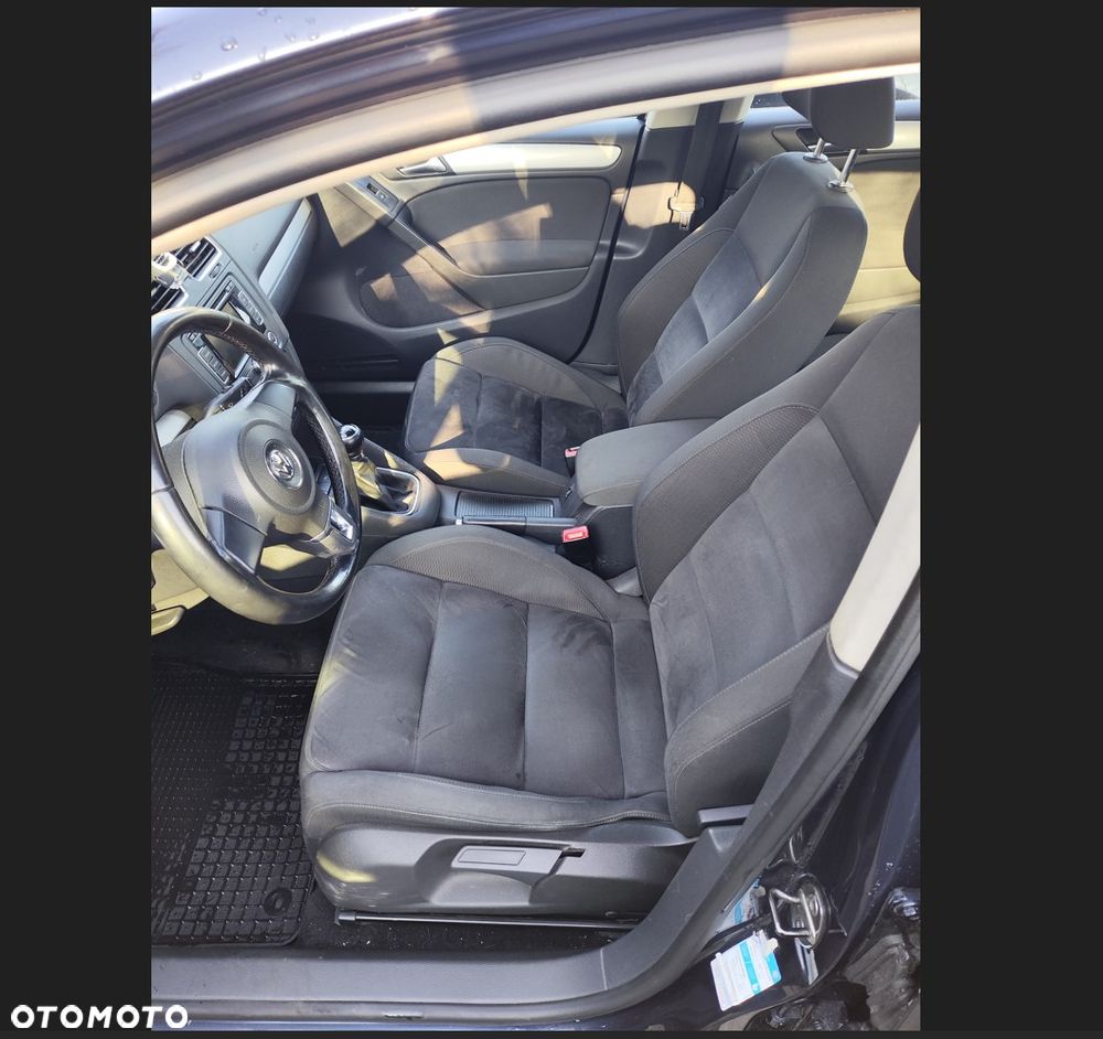 Volkswagen Golf 2.0 TDI DPF Highline - 11