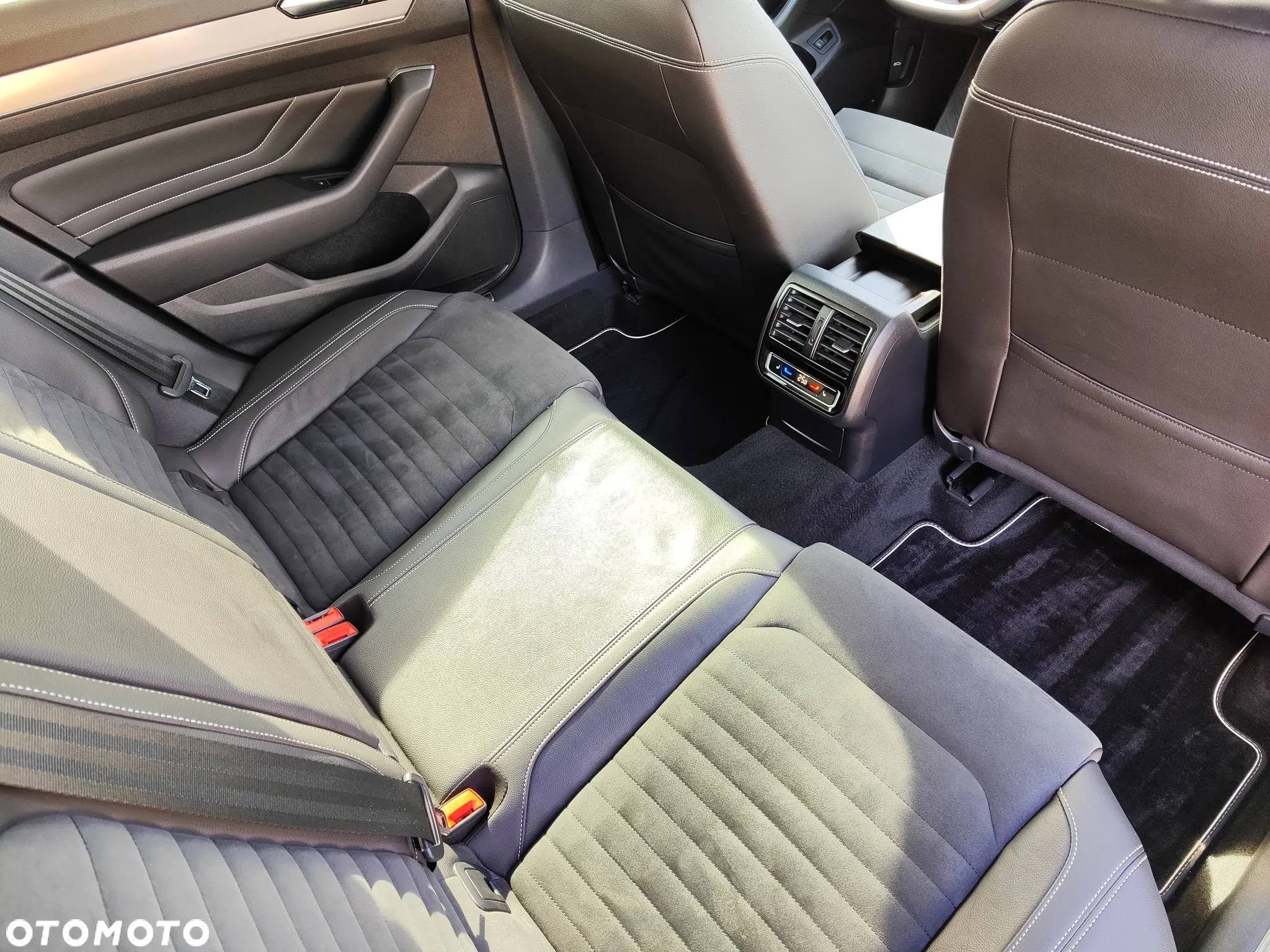 Volkswagen Passat 2.0 TDI EVO Elegance DSG - 16