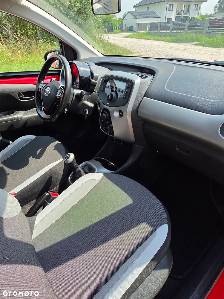Toyota Aygo x-play touch - 22