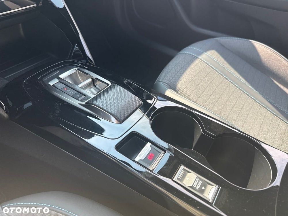 Peugeot 2008 50kWh Allure - 25