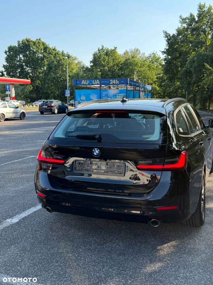 BMW Seria 3 318d mHEV - 11