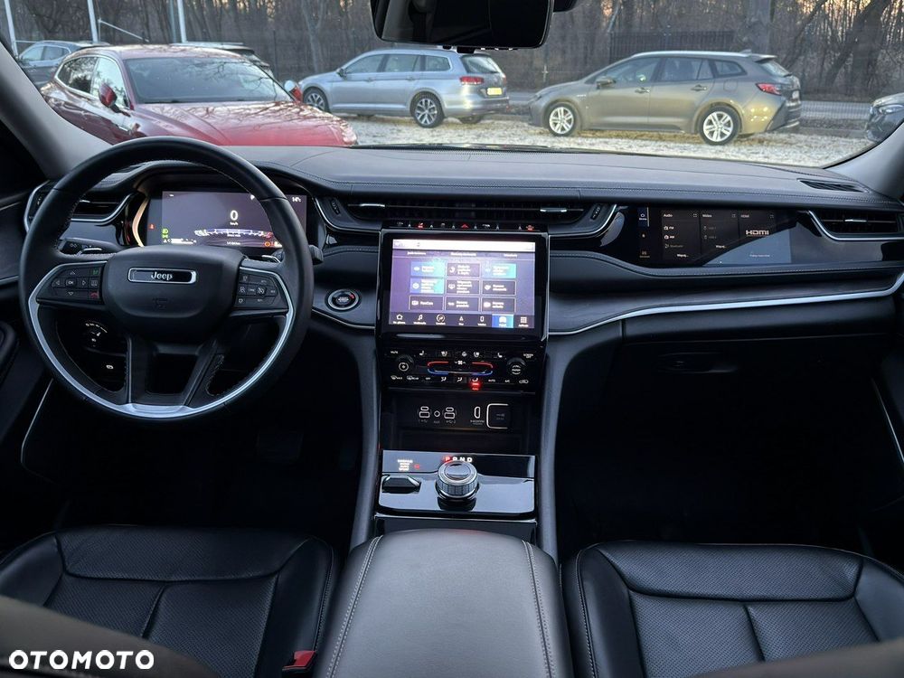 Jeep Grand Cherokee - 24