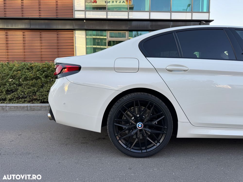 BMW Seria 5 530d xDrive AT MHEV - 18